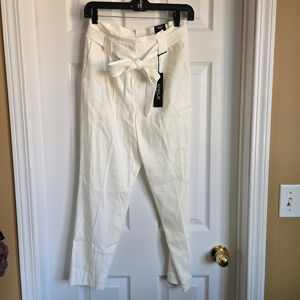 Express White Cropped Linen Pants on size 2 short